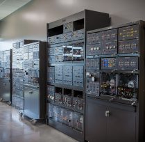 Large mechanical machines in classroom