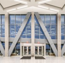 Floor to ceiling window walls with large support beams